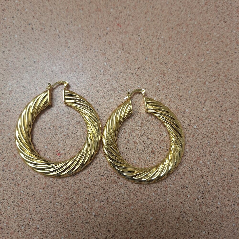 BIG GOLD HOOP EARRINGS